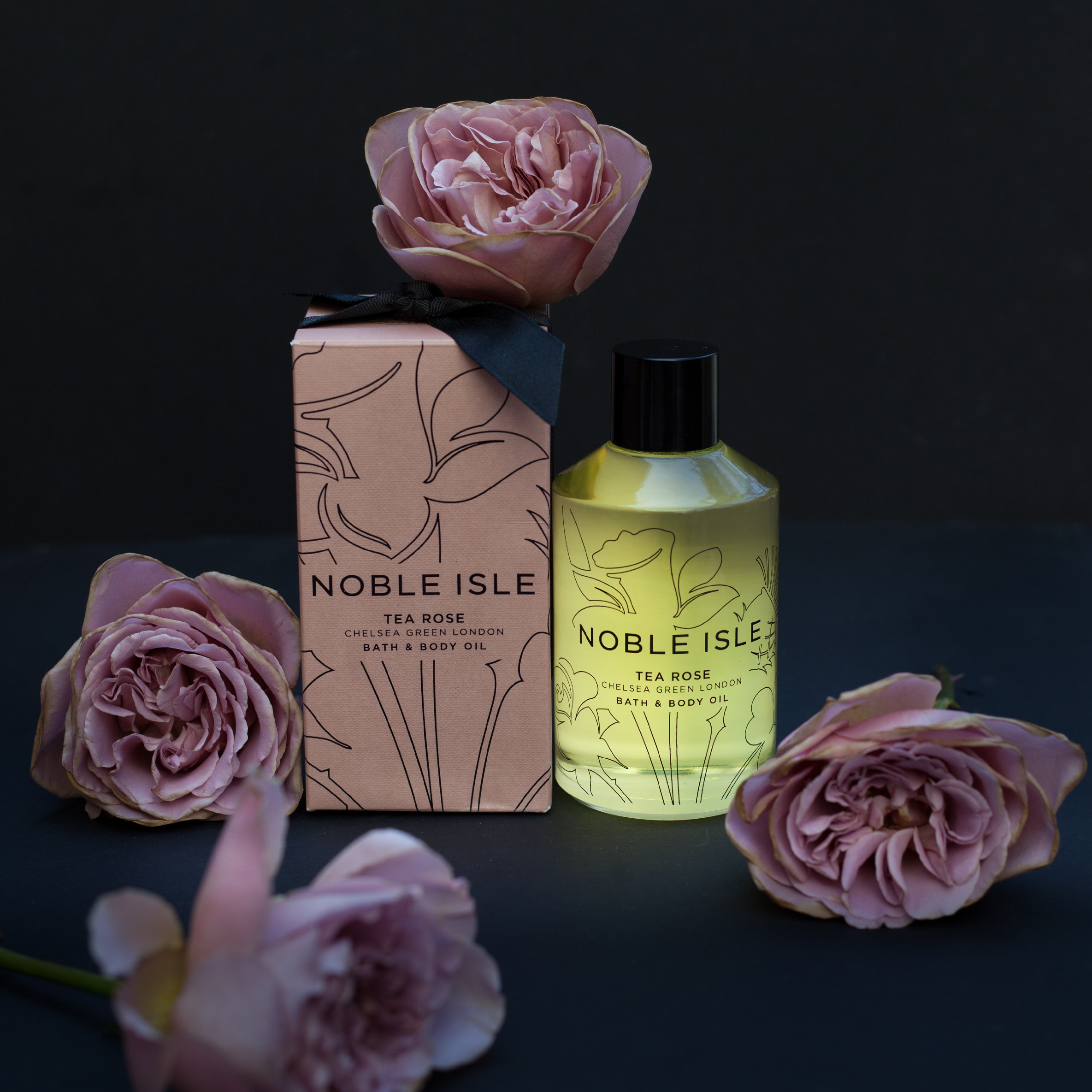 Noble Isle Tea Rose koupelový a tělový olej s dárkovou krabičkou