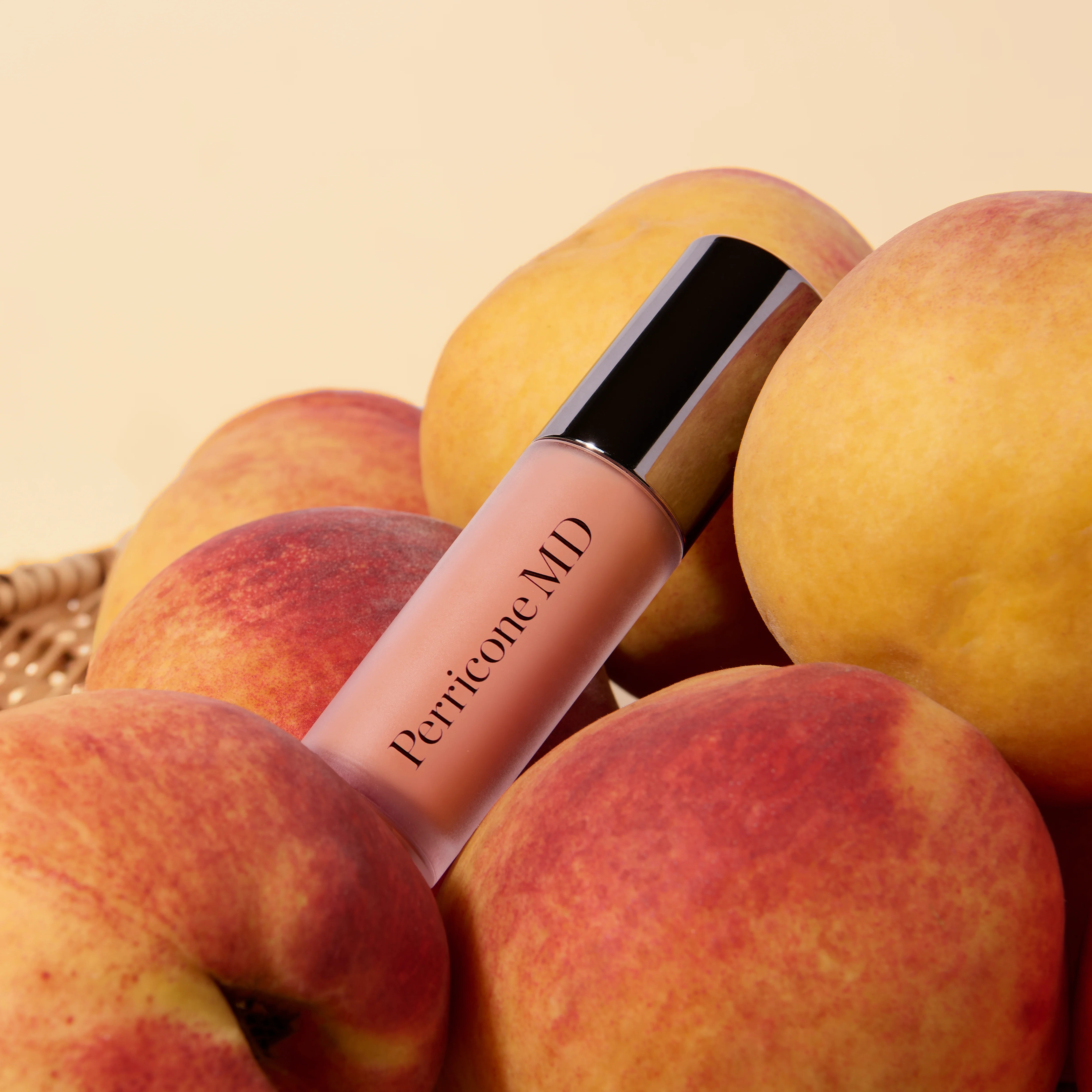 Perricone MD No Makeup Lip Oil Peach mezi broskvemi