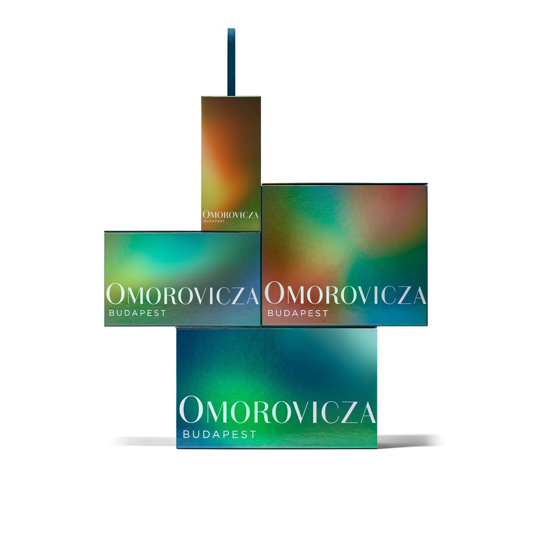 Kolekce holografických vánočních dárkových balení Omorovicza